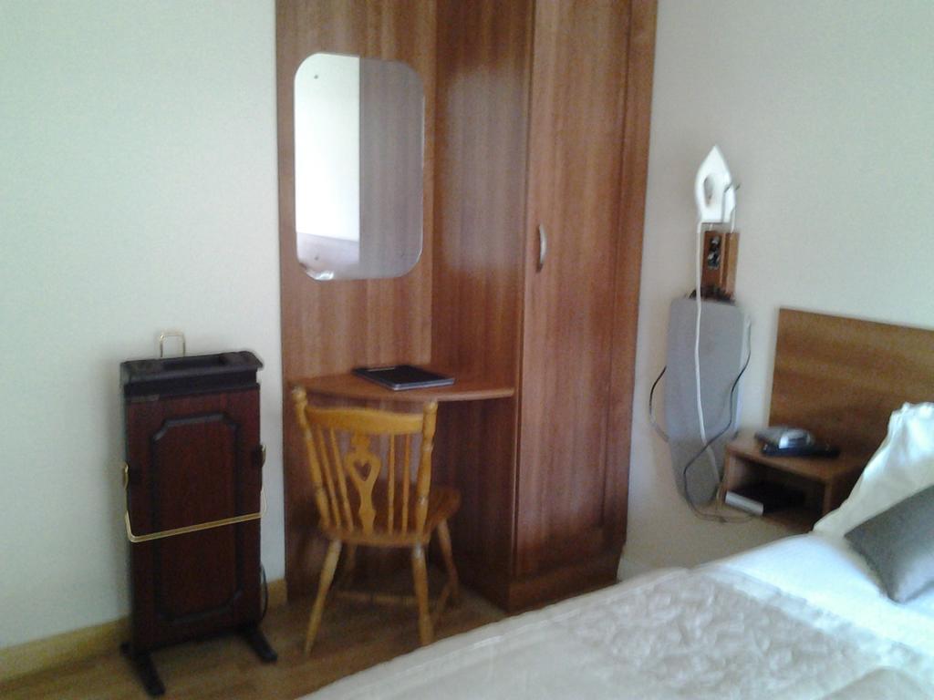 Gardenfield House Bed & Breakfast H91Vh02 Голуэй Экстерьер фото